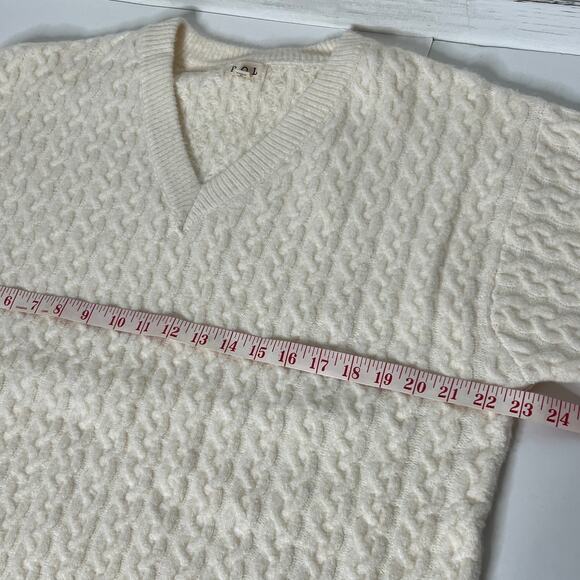 POL Cream Cable Knit V-Neck Sweater Cozy Chunky Pullover Size Small - Picture 6 of 9